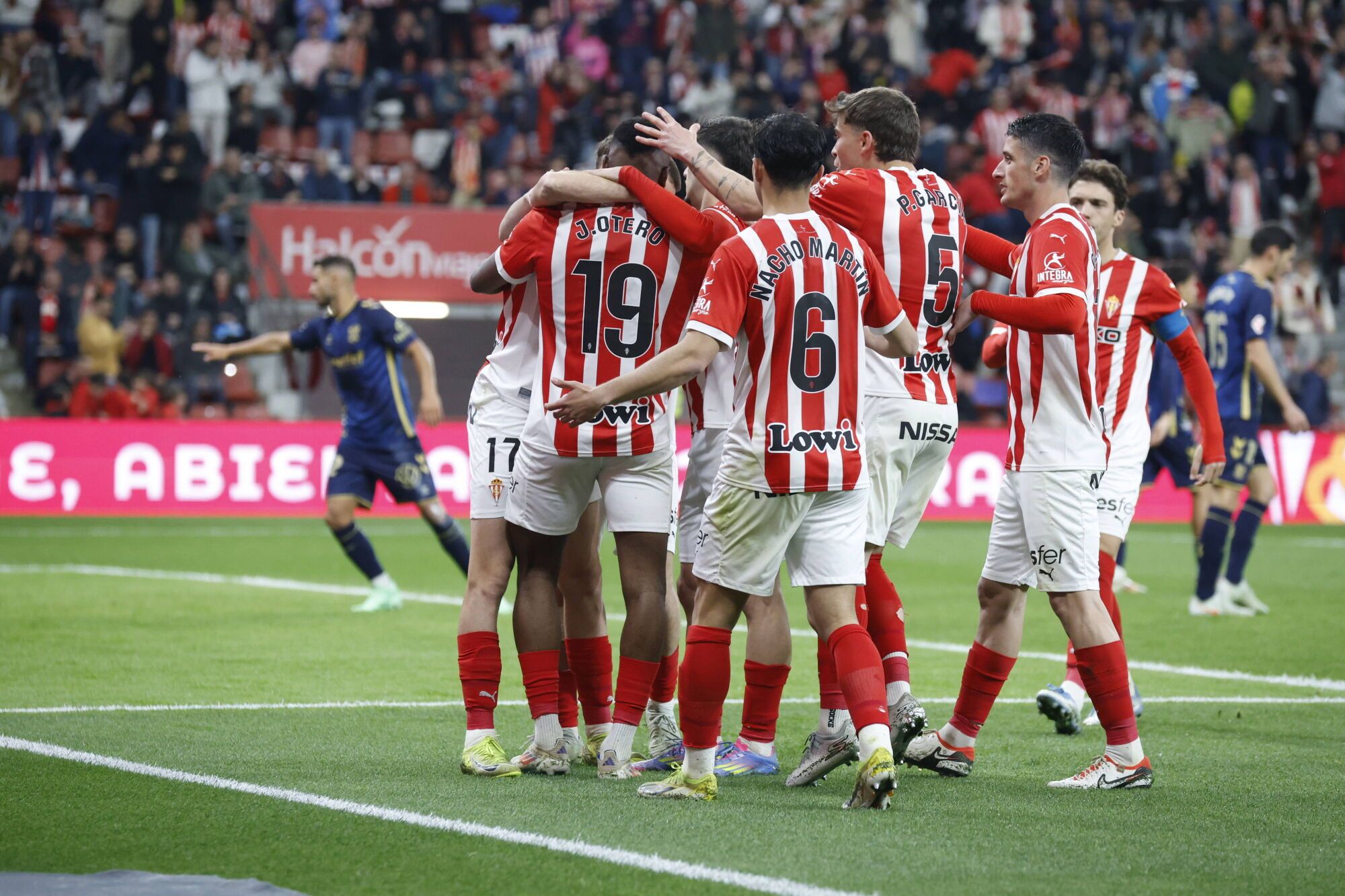 EN IMÁGENES: El Sporting - Tenerife disputado en El Molinón