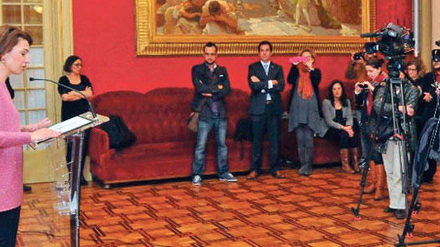 La presidenta del Parlament, Margalida Durán, felicitó ayer las navidades a los periodistas en la tradicional copa de Navidad que ofrece la Cámara balear a los medios de comunicación.