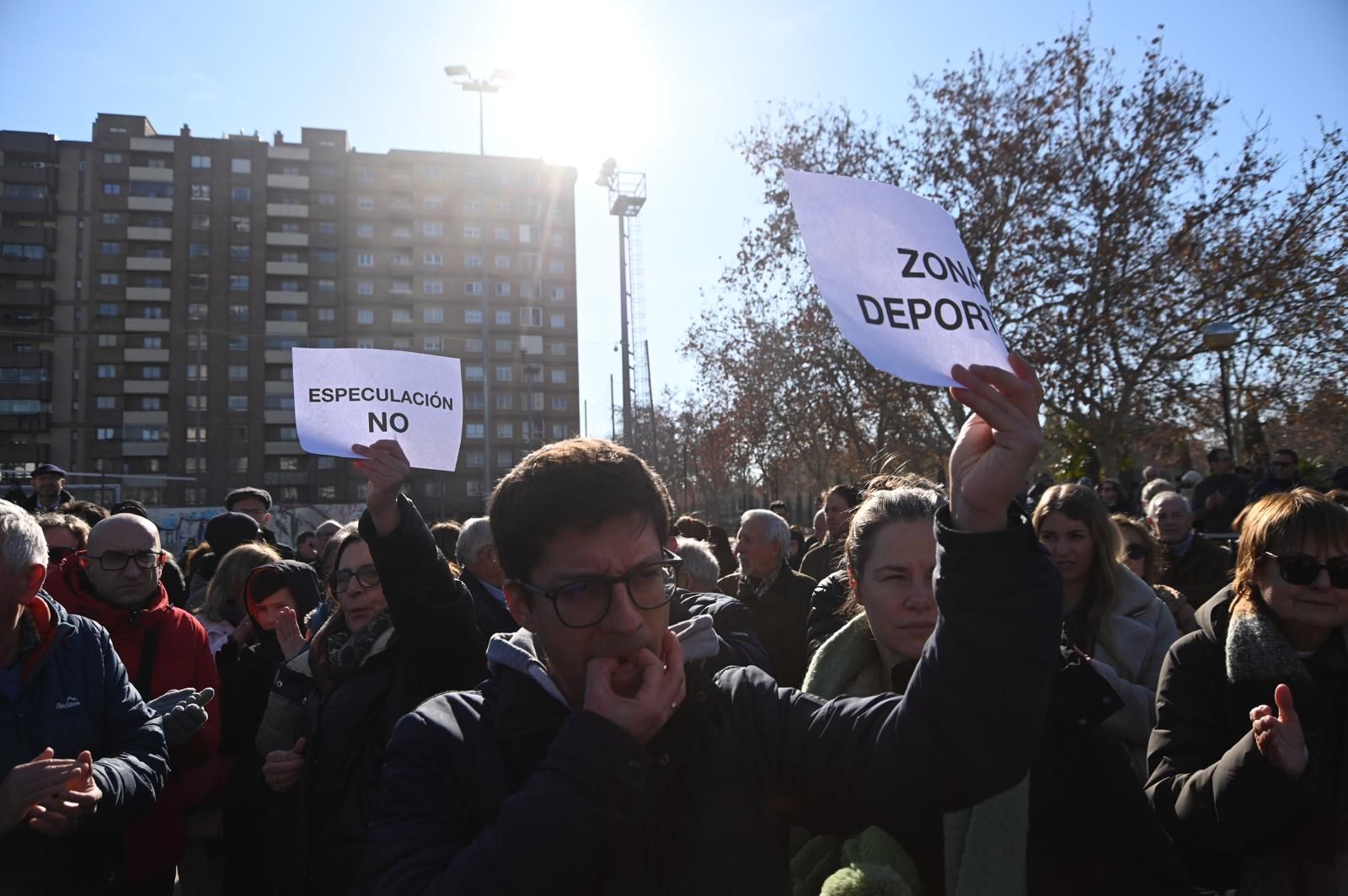Los vecinos de Hispanidad protestan por la operación urbanística del skate park y el Hernán Cortés
