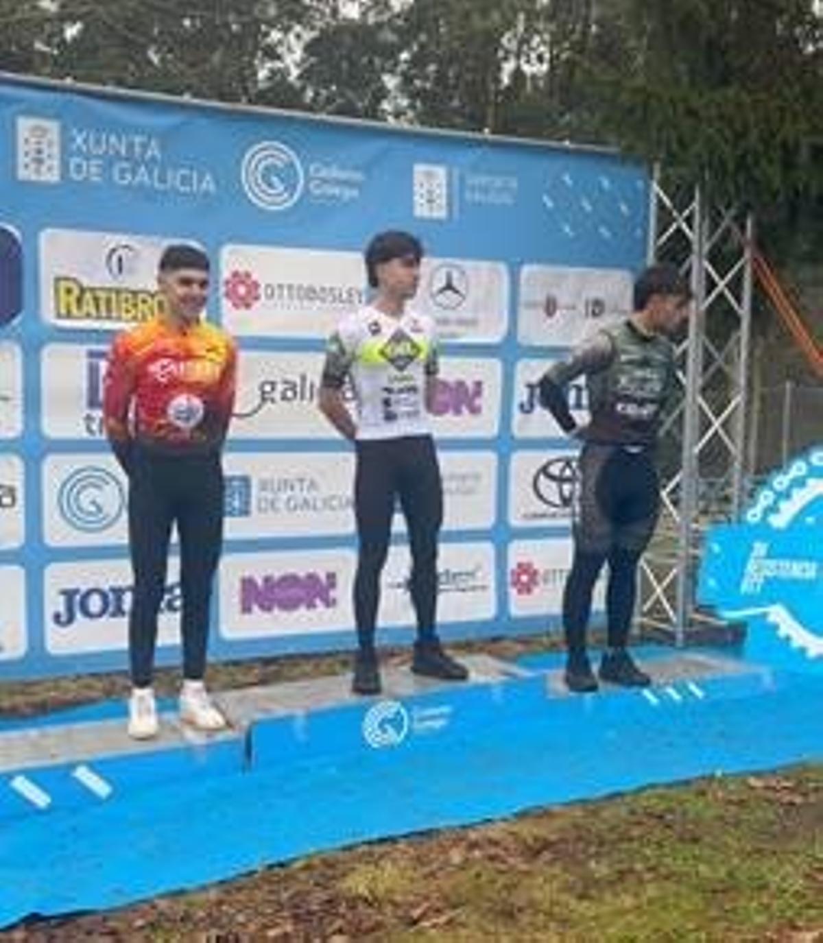 Jorge Pérez, en lo alto del podio de BTT