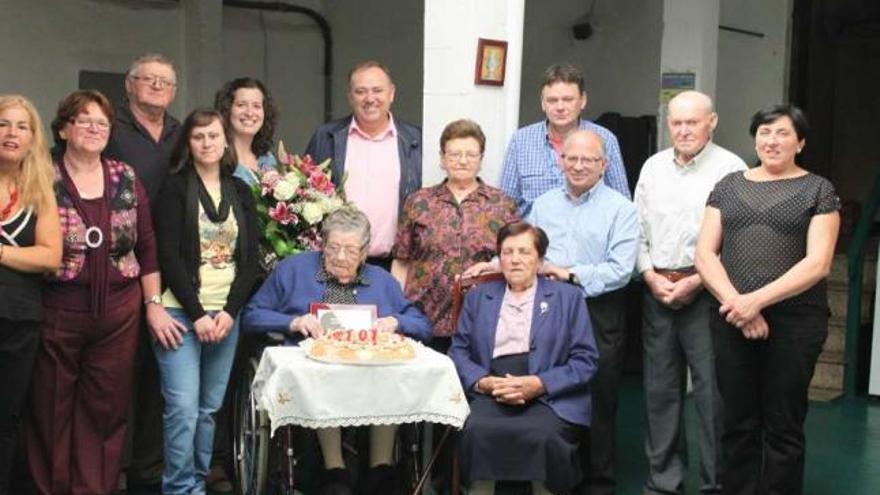 La vecina de  A Laracha Josefa Velo celebra sus  101 años