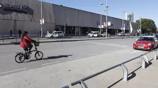 Detenen dos joves per robar el mòbil d’un home que anava en cadira de rodes a l'estació de Girona