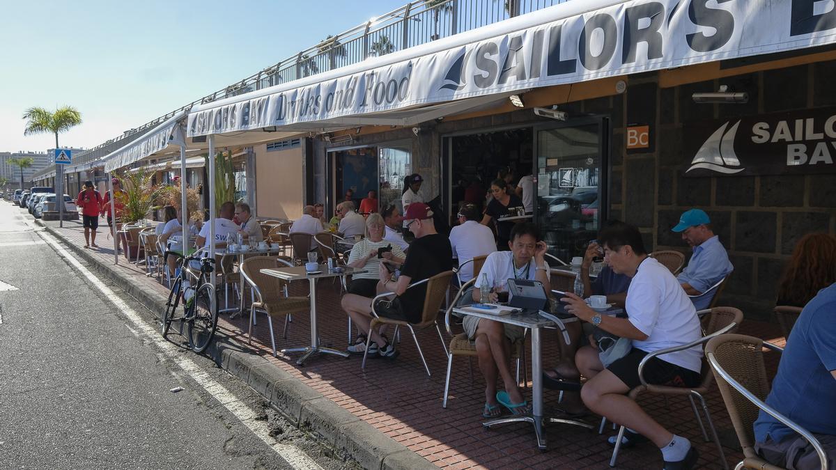 Terraza en el Muelle Deportivo.