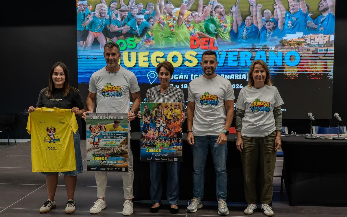 Por la izquierda, Emily Quintana, Luis Becerra, Onalia Bueno, Antonio Martín y Consuelo Díaz.