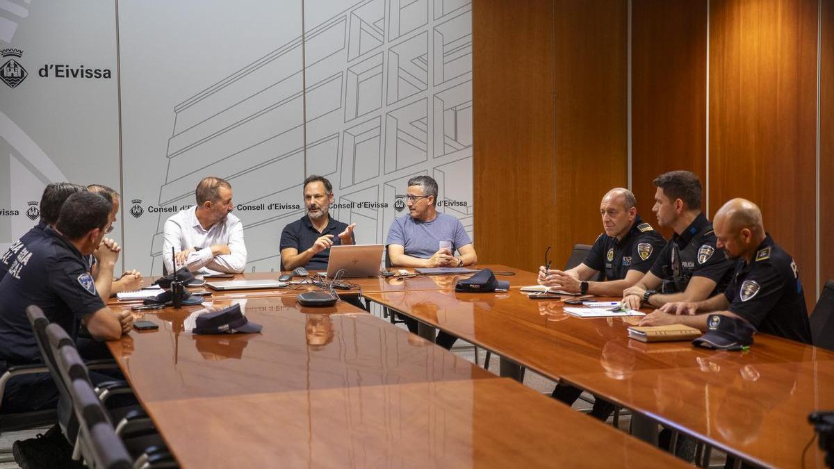 El Consell ha presentado a las policías locales de la isla esta nueva funcionalidad.