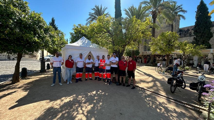 Cruz Roja atiende a una veintena de personas en un primer fin de semana &quot;tranquilo&quot; en los Patios de Córdoba