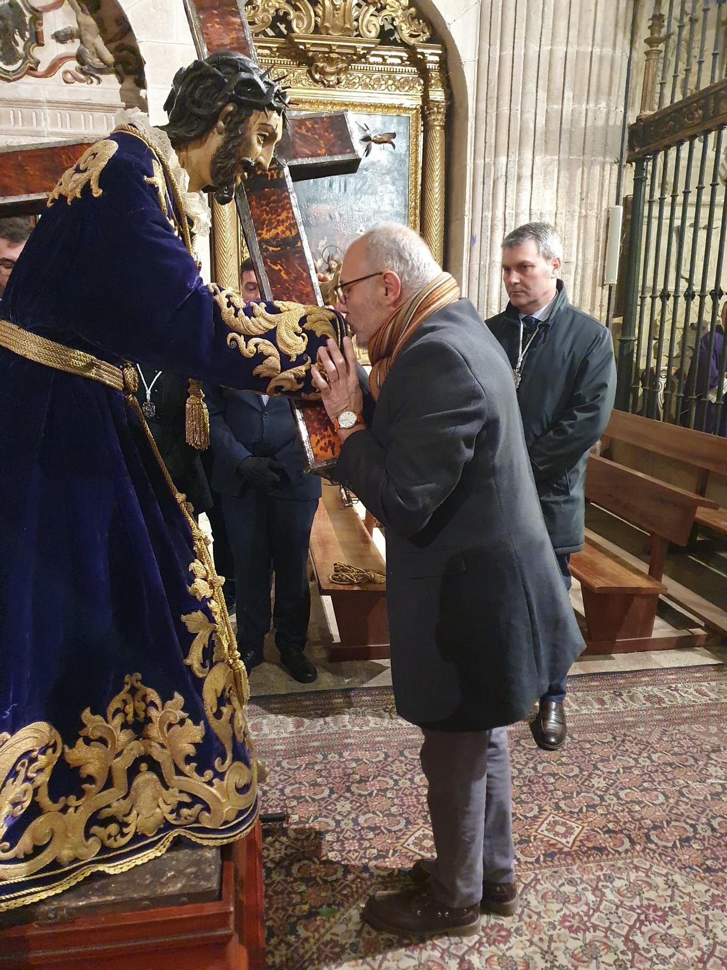 Imágenes del besapié del Nazareno en Cáceres