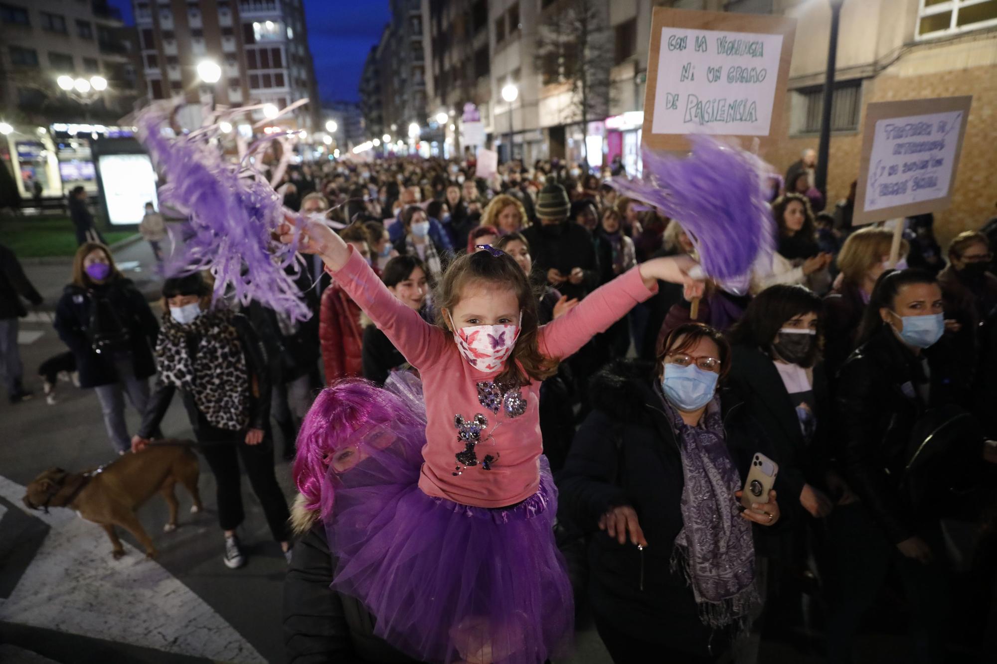 EN IMÁGENES: Asturias sale a la calle para conmemorar el Día de la Mujer (8M)