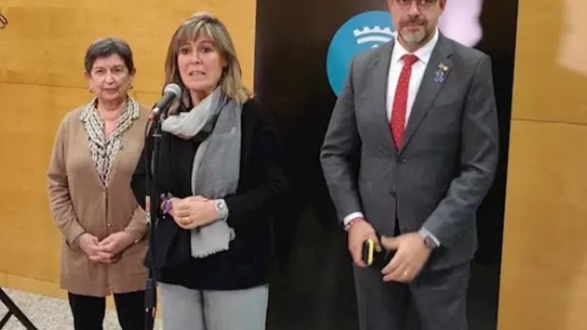 La alcaldesa de L'Hospitalet, Núria Marín; la delegada del Gobierno en Catalunya, Teresa Cunillera, y el conseller de Interior, Miquel Buch