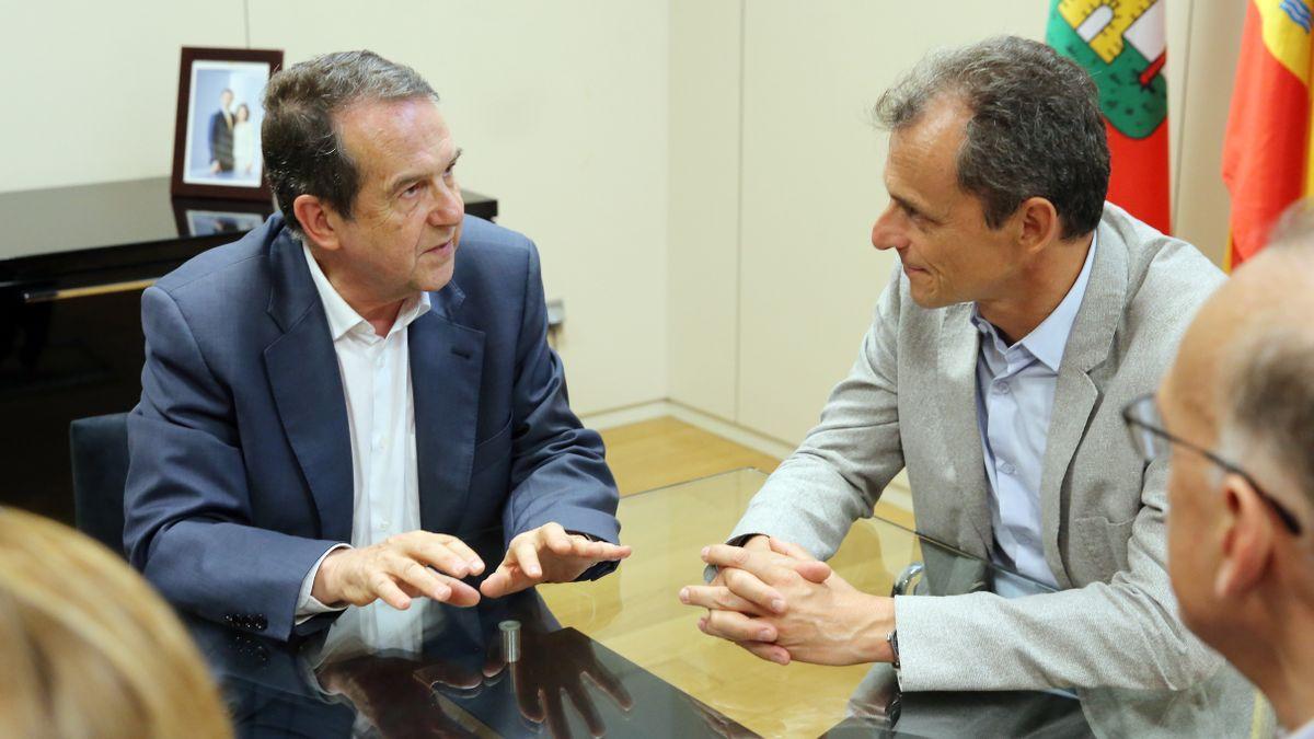 Abel Caballero y Pedro Duque durante una reunión celebrada en Vigo.