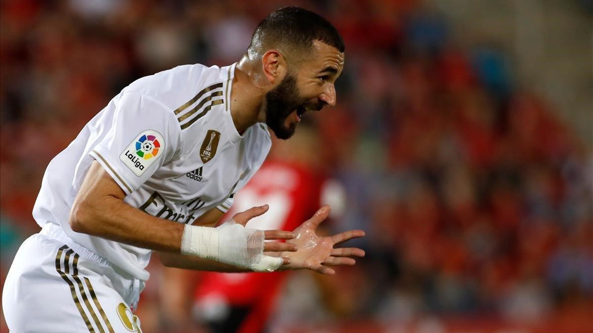 zentauroepp50484539 real madrid s french forward karim benzema reacts to missing191022201008