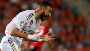 zentauroepp50484539 real madrid s french forward karim benzema reacts to missing191022201008