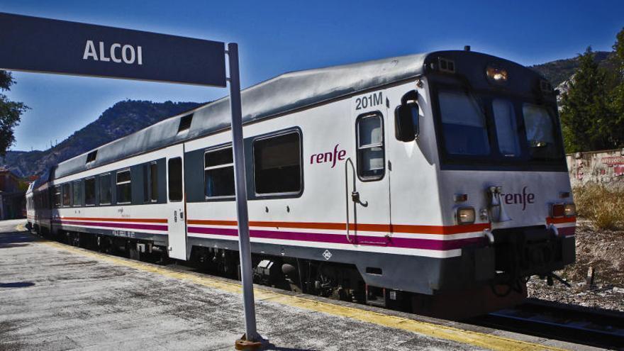 La ministra de Transportes anuncia un contrato de 117 millones para renovar la vía en el tren Xàtiva-Alcoy