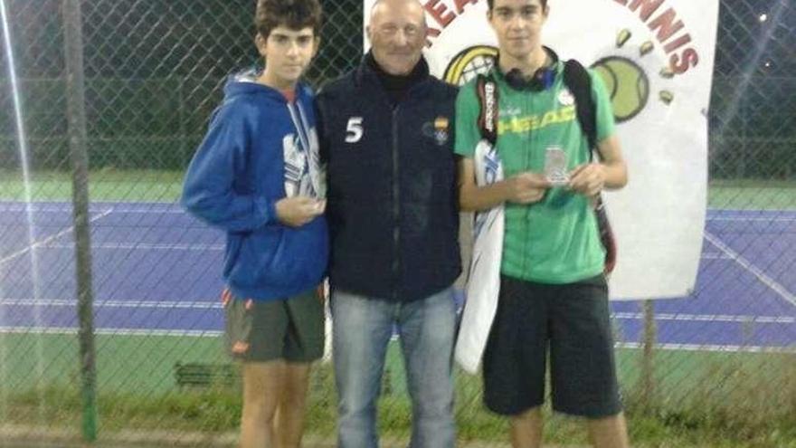 Gabriel Blanco, Juan Martínez y Hugo Novoa tras la final.