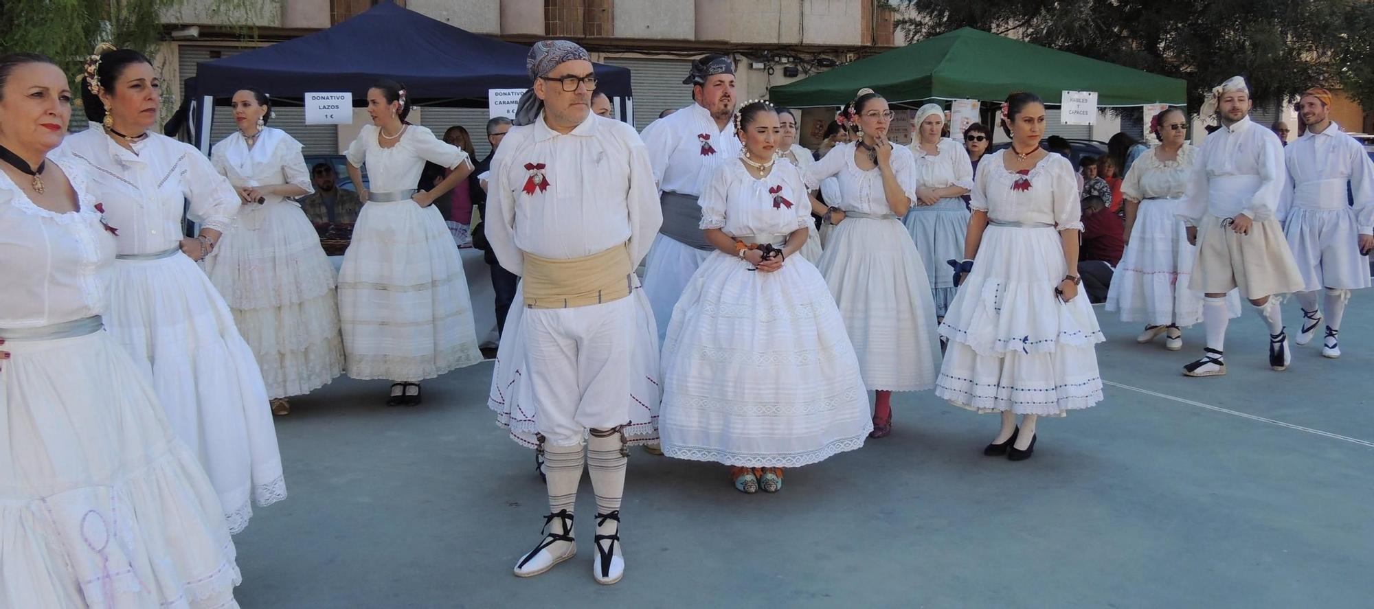 Así fue la espectacular "dansà" en ropa interior de la falla Mont de Pietat