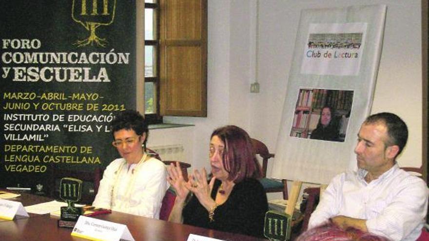 Gómez Ojea celebra el Día del Libro en Castropol y Charo Pita lo hará hoy  en Figueras