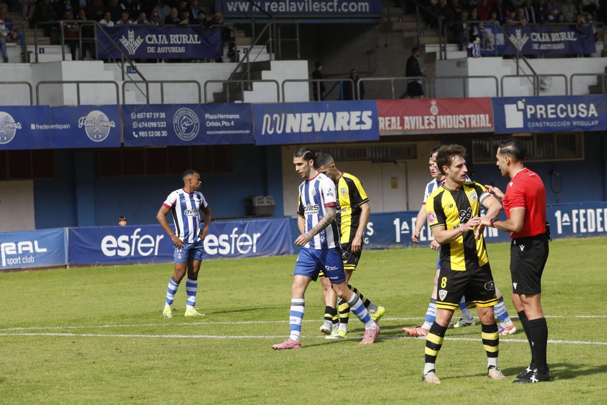 EN IMÁGENES: El Avilés se juega la salvación a una última bala: estrepitosa derrota ante el Barakaldo