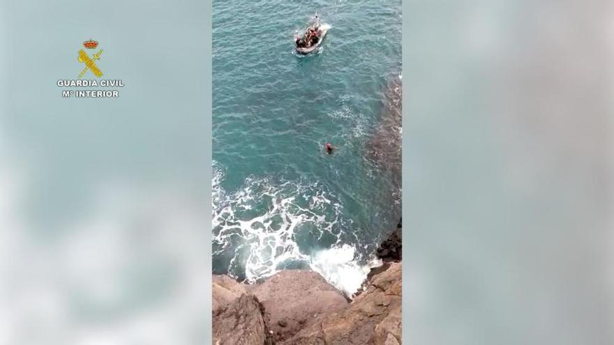 Coronavirus en Canarias | Un canario huye y se tira al mar cuando iba a ser identificado