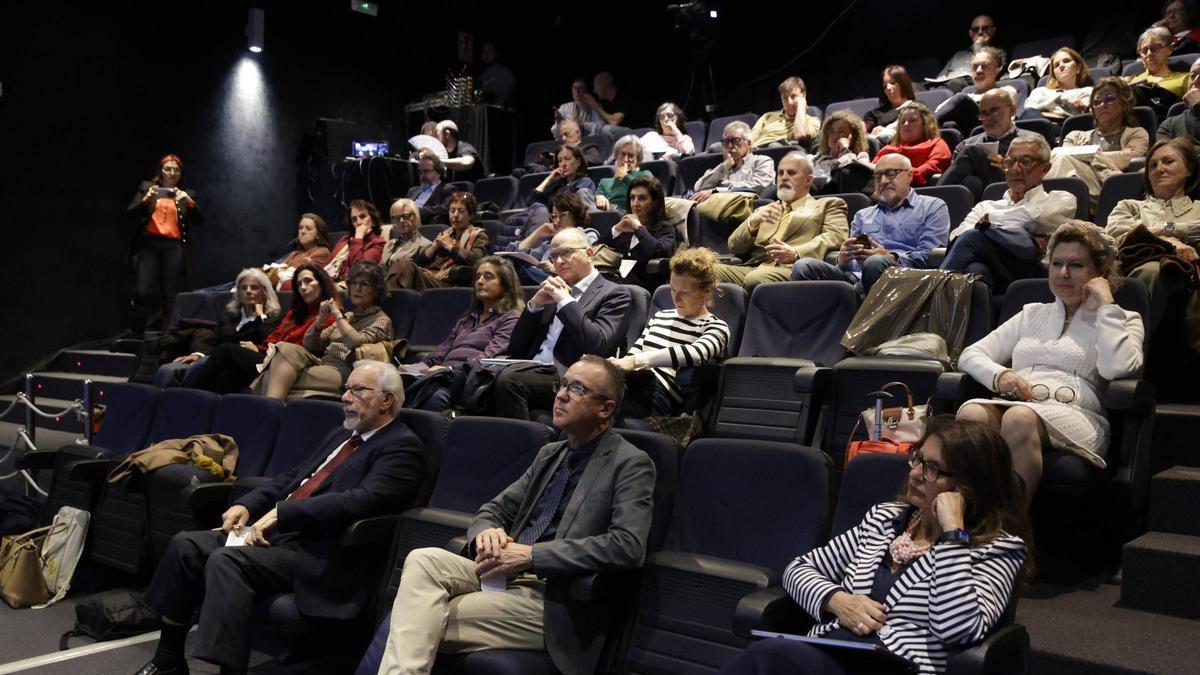 La primera jornada del Simposio Internacional de Bioética en Gijón, en imágenes