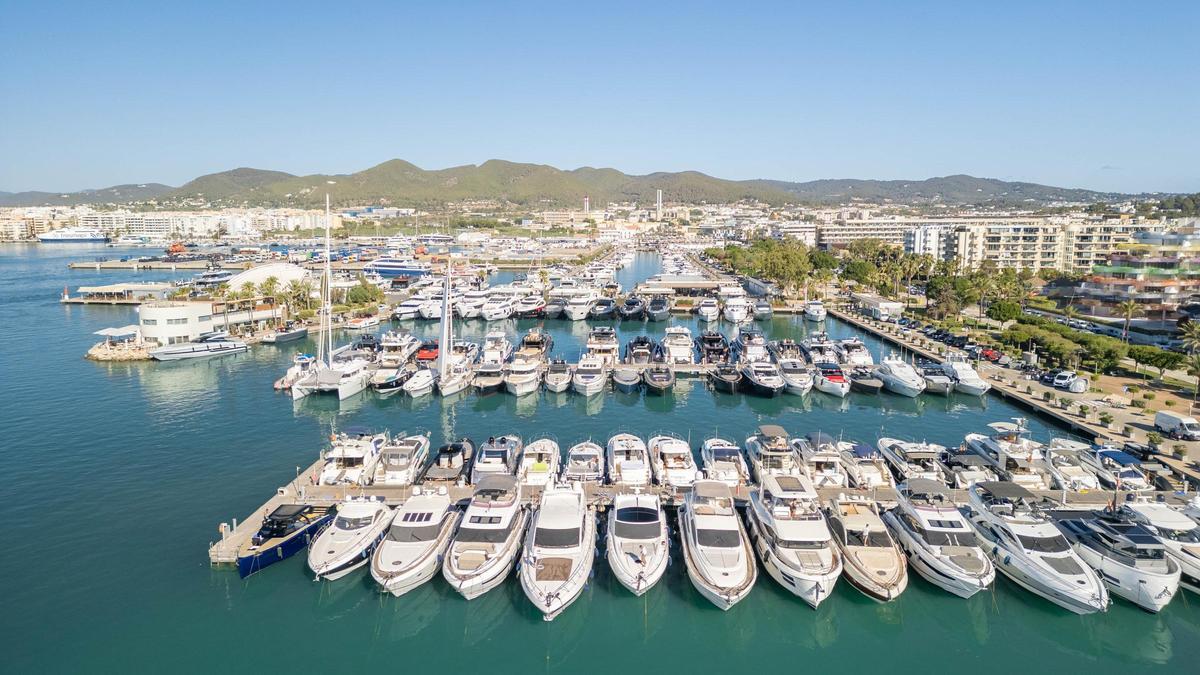 El puerto de la Marina Ibiza.
