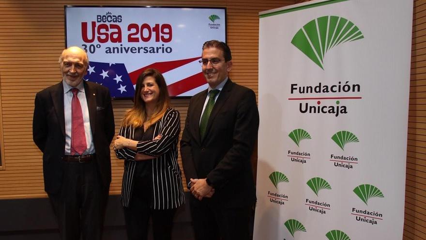 Sergio Corral y Ana Cabrera, de la Fundación Unicaja, junto a Francisco Merino, presidente del Grupo Herencia