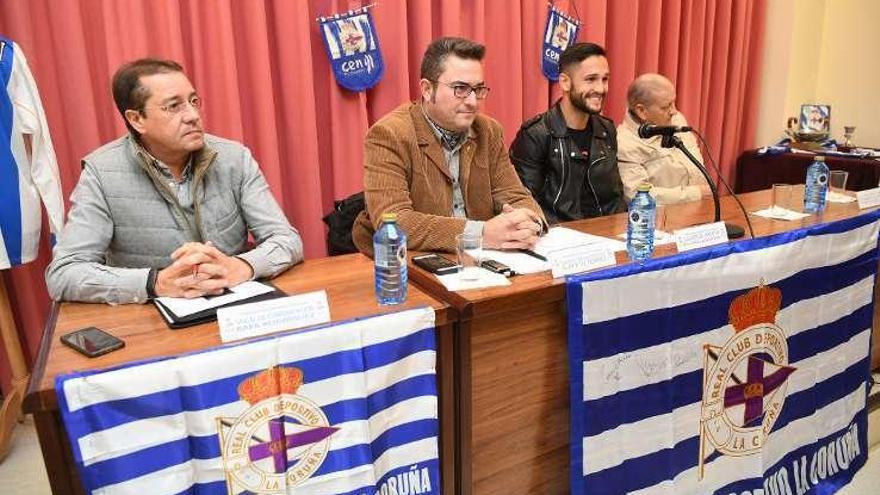 Andone, con los organizadores en la Peña Don Bosco.