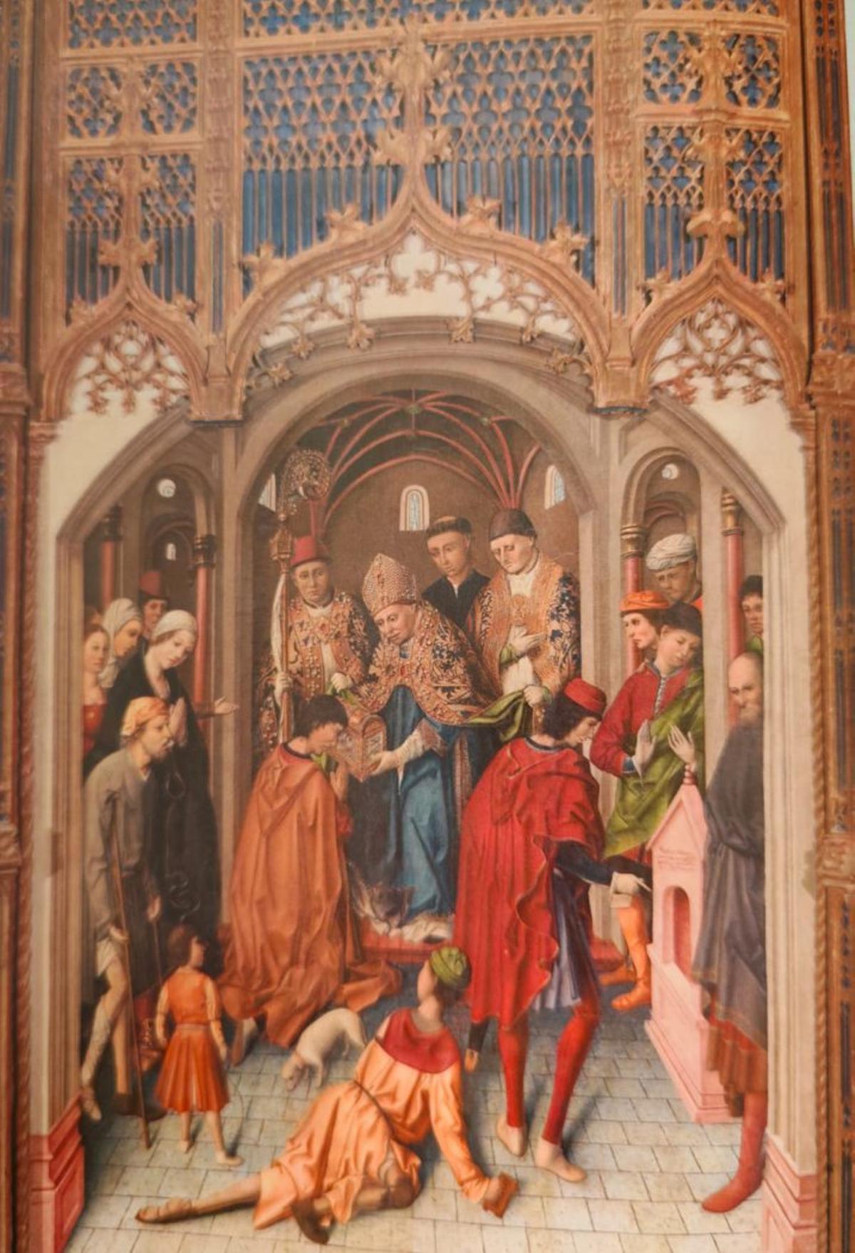 Visitantes en la capilla del Cardenal o San Ildefonso de la seo donde se exhiben las tablas de Fernando Gallego.