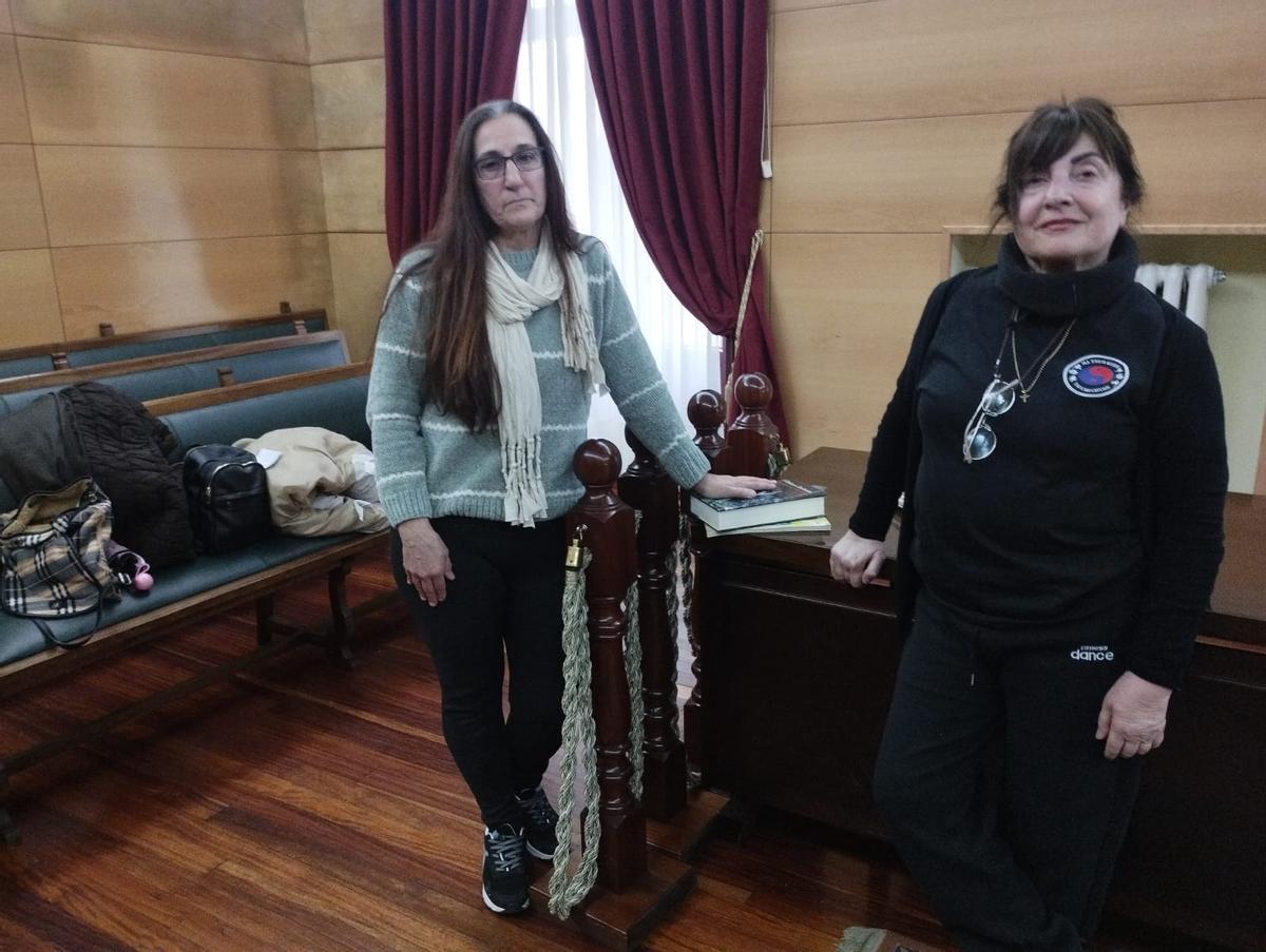 Flor Vázquez y María Vilma Suárez, en el salón de Plenos.
