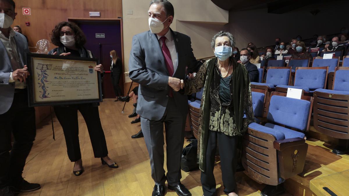 Carmen Ruiz-Tilve recibe el reconocimiento como Hija Predilecta de Oviedo