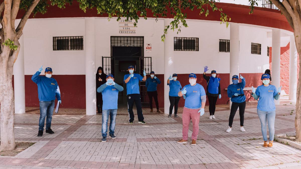 Grupo de voluntarios de la ONG Inpavi, ayer en la sede del Camino de La Corta.