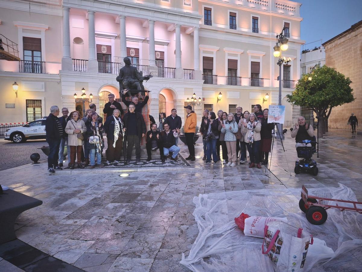 Imagen de una de las últimas protestas del colectivo frente al Ayuntamiento de Badajoz.