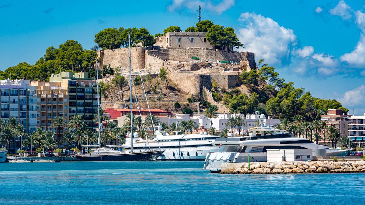 Castillo de Dénia, localidad que quedaba fuera de la provincia de Alicante creada en 1822.