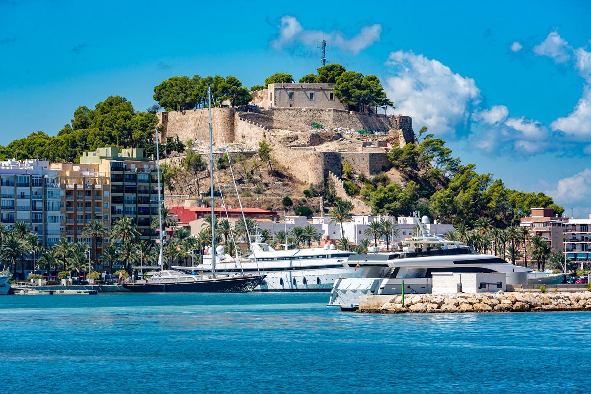 Castillo de Dénia, localidad que quedaba fuera de la provincia de Alicante creada en 1822.