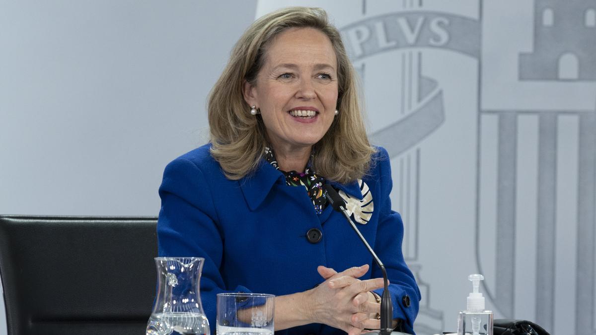 La vicepresidenta primera del govern espanyol, Nadia Calviño, en roda de premsa després del Consell de Ministres