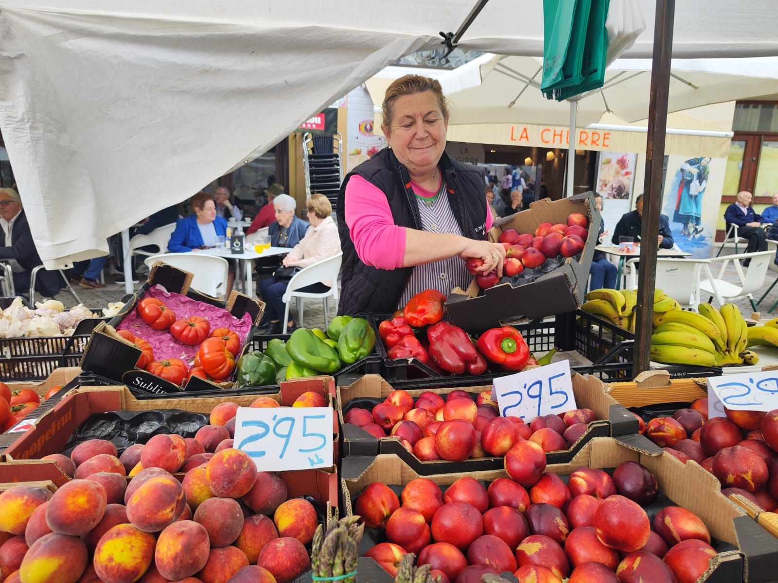 El Mercado Tradicional de Grado celebra su "Moscón de Oro": "Por esta cita nos conocen en toda Asturias"