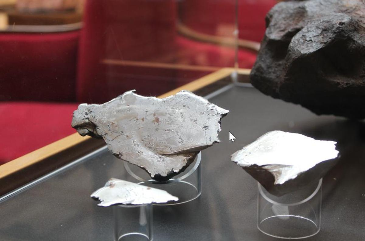 Fragmentos originales del meteorito de Retuerta del Bullaque (Ciudad Real).
