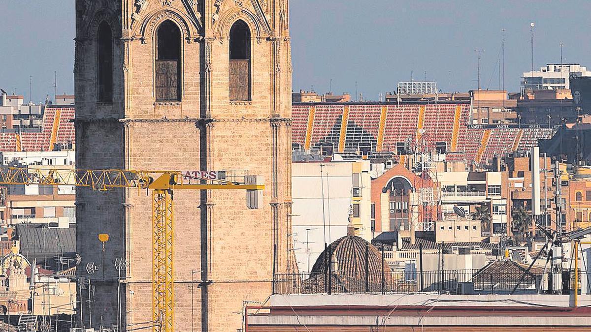 El Micalet y detrás Mestalla