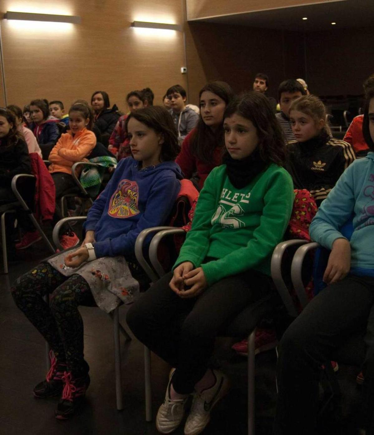 Los alumnos, en Candás, durante la presentación.