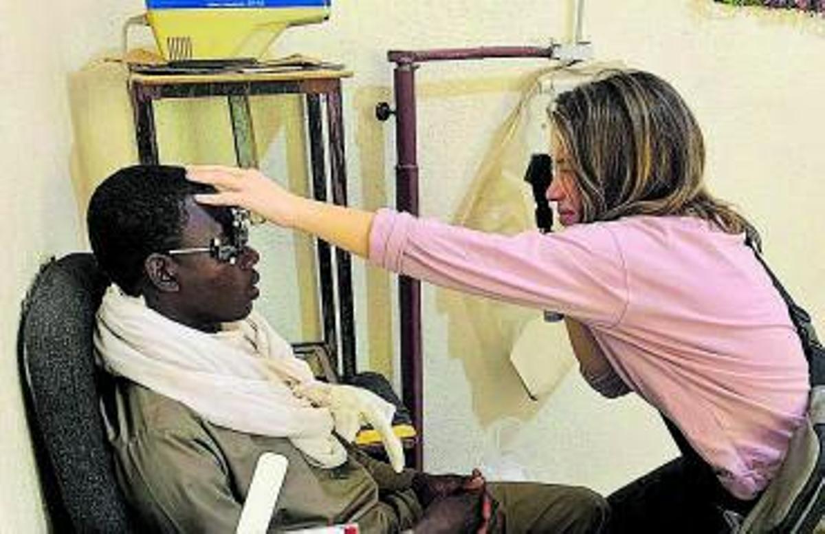 Con gafas 8 Muchas de las patologías se curan con unas lentes. |