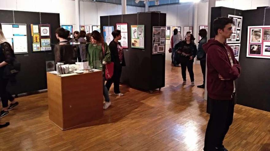 Los alumnos del IES de Cangas de Onís exponen su arte en la Casa de Cultura