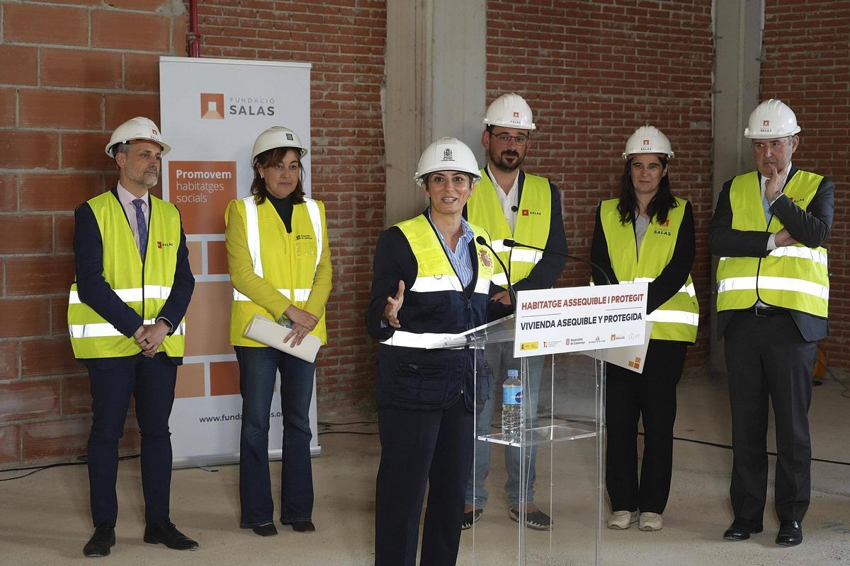 Les imatges de la visita de la ministra d'Habitatge a les obres de pisos protegits a Domeny