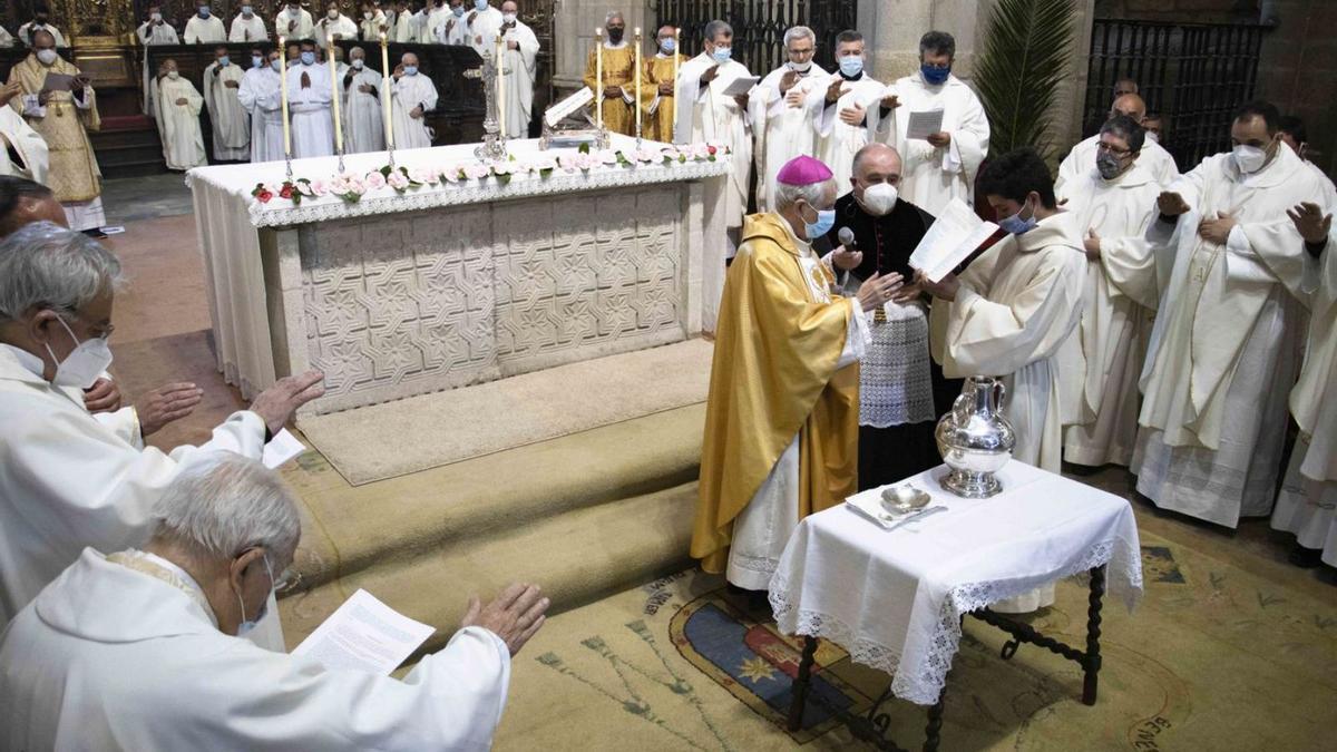 Quinteiro Fiuza preside la Misa Crismal en la catedral de Tui | D.P.