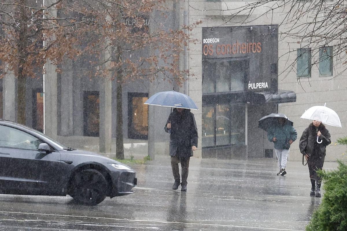 La borrasca Nils pone a prueba la fe en el paraguas (otra vez)