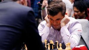 Carlsen, concentrado ante el tablero