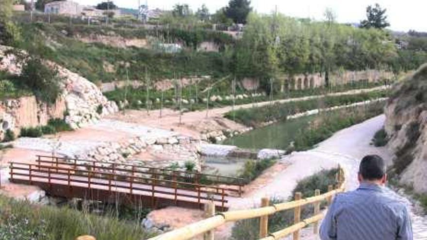 El cauce se ha convertido en zona de ocio y deporte.