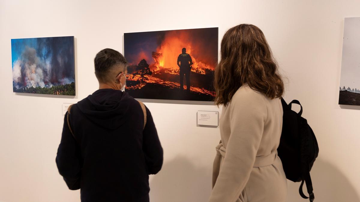 Inauguración de la exposición solidaria de fotografías "La Palma, volcán y vida"