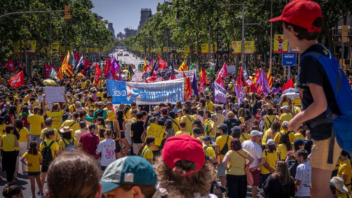 Manifestación de docentes, familias y entidades educativas para reclamar un nuevo modelo de escuela en Catalunya