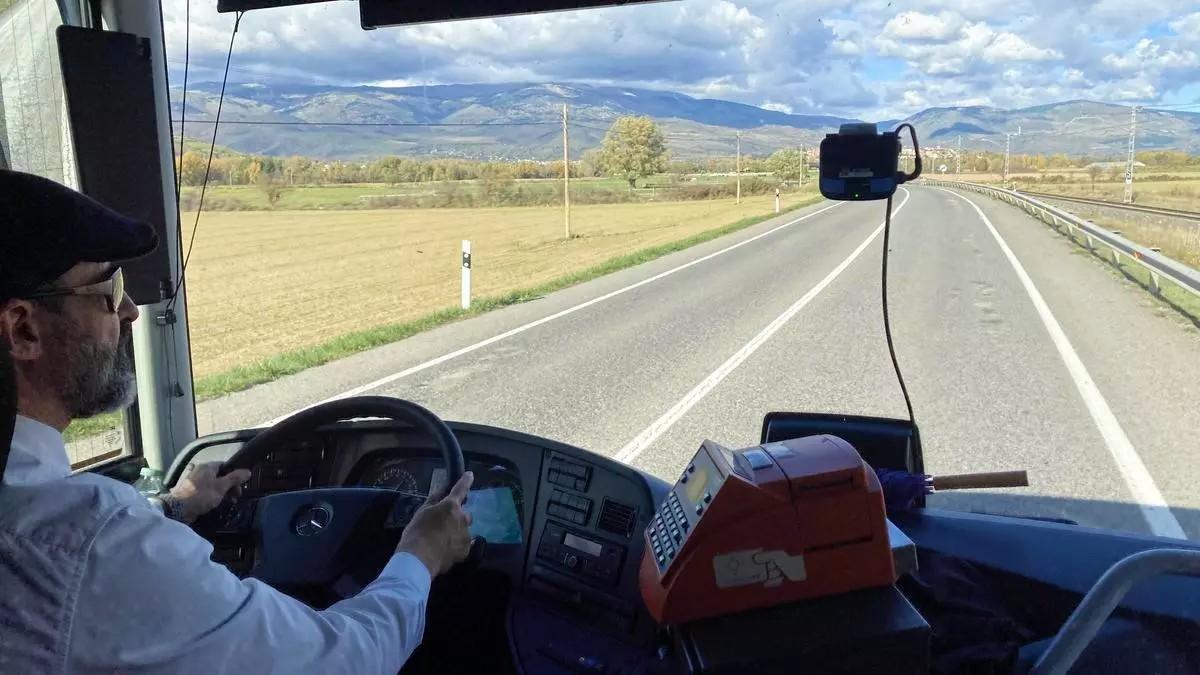 Un autobús llegando a Puigcerdà.