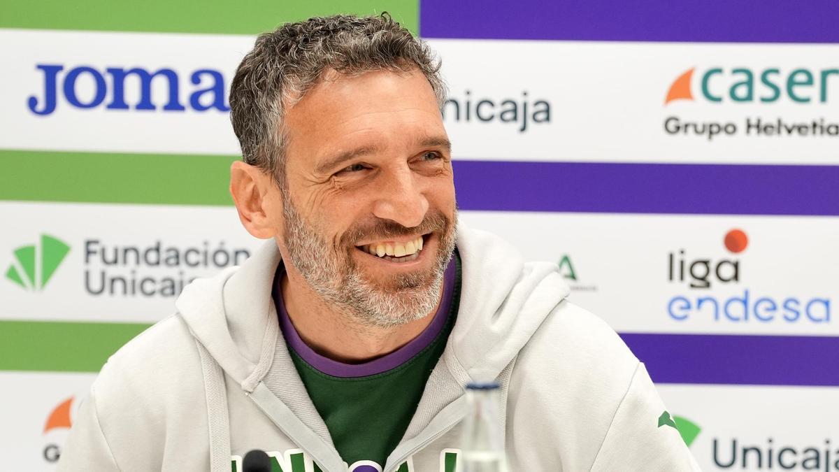 Ibon Navarro, sonriente en la rueda de prensa previa al Unicaja-UCAM Murcia de este próximo domingo.