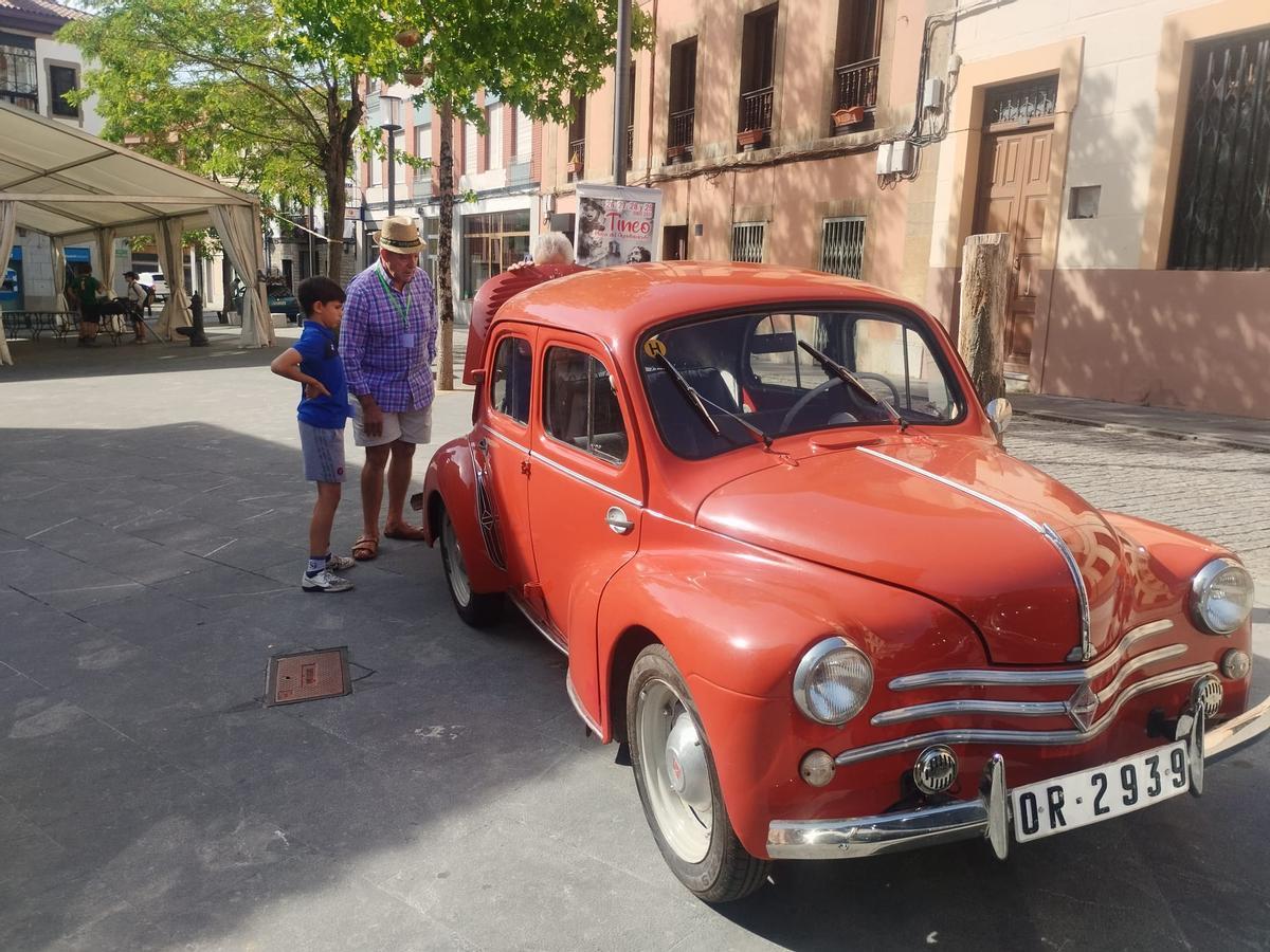 La Concentración de Camiones y Coches Clásicos "Villa de Salas", en imágenes